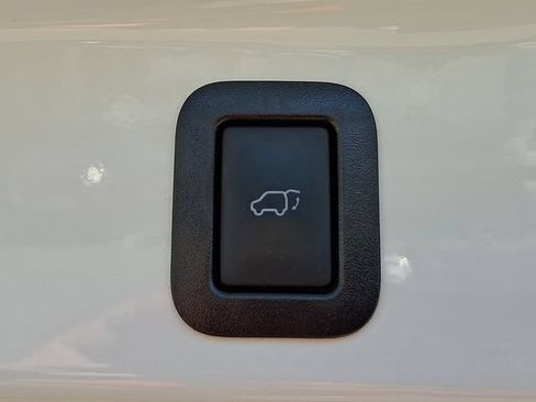 Used 2019 Toyota Highlander XLE FWD image 31