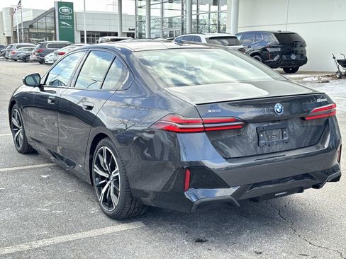 New 2026 BMW 550e xDrive w/ Premium Package image 9