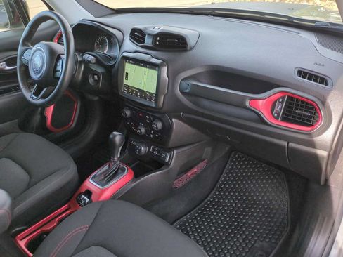 Used 2022 Jeep Renegade Trailhawk AWD/4WD image 29