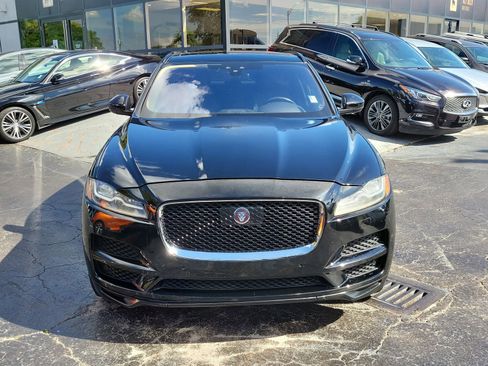 Used 2019 Jaguar F-PACE Prestige AWD/4WD image 2