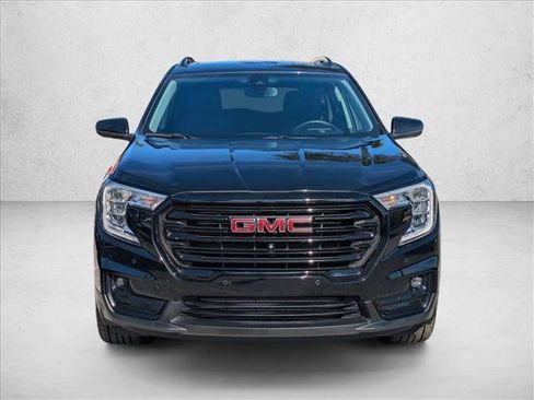 Used 2024 GMC Terrain SLT w/ Tech Package image 2