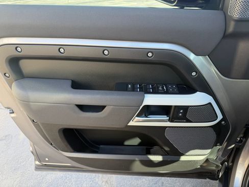 Used 2023 Land Rover Defender 110 S image 9