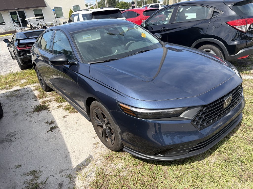 Used 2025 Honda Accord SE image 1