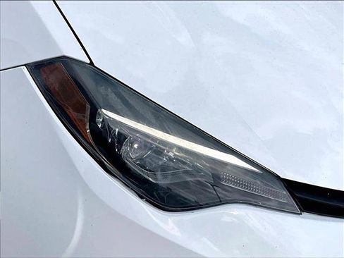 Used 2019 Toyota Corolla LE image 28