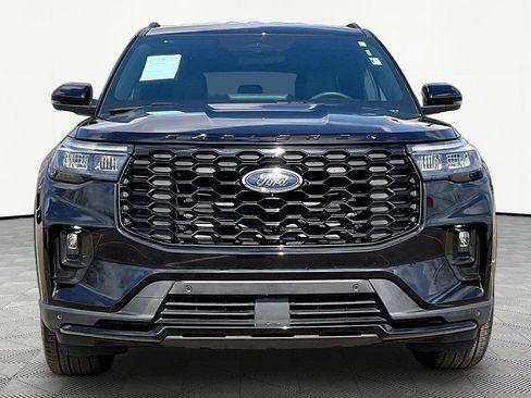 Used 2025 Ford Explorer ST-Line w/ ST-Line Street Pack image 3