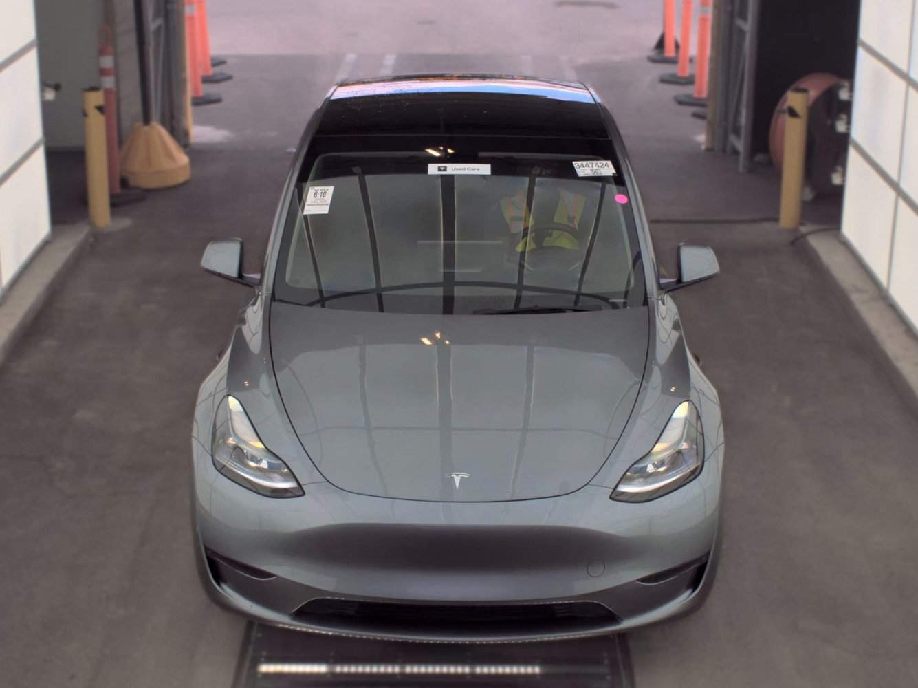 Used 2025 Tesla Model Y Long Range RWD image 2