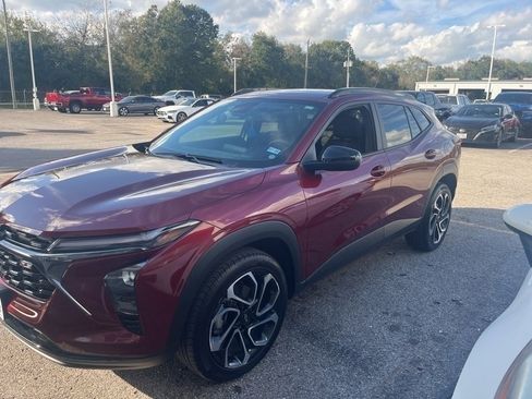 Used 2025 Chevrolet Trax RS w/ Driver Confidence Package image 1