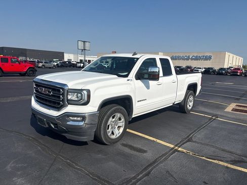 Used 2017 GMC Sierra 1500 SLE w/ SLE Value Package AWD/4WD image 4
