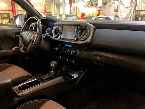 Used 2023 Toyota Tacoma TRD Sport w/ Technology Package image 14