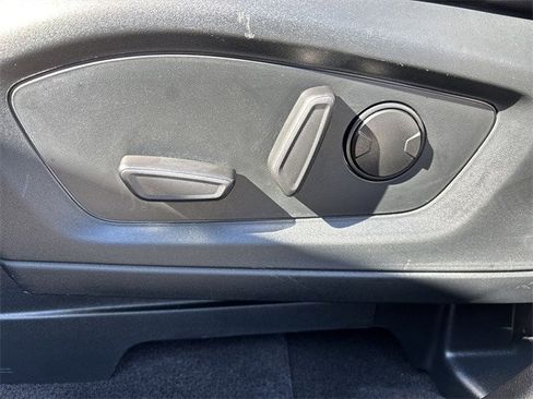 Certified 2023 Ford Explorer XLT w/ Equipment Group 202A image 4