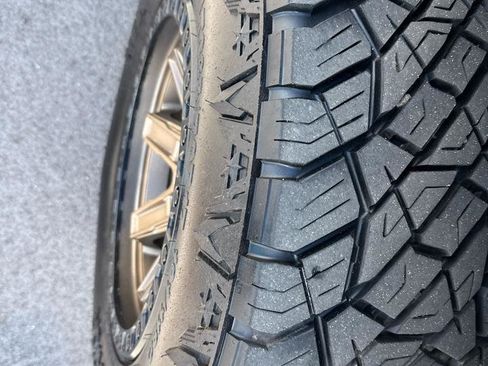 Used 2018 Nissan Frontier PRO-4X AWD/4WD image 11