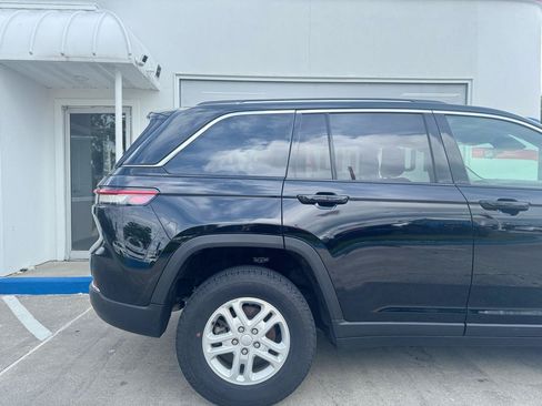 Used 2023 Jeep Grand Cherokee Laredo w/ Luxury Tech Group I AWD/4WD image 25