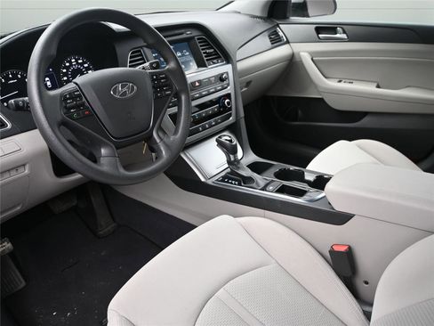 Used 2017 Hyundai Sonata Sport image 2