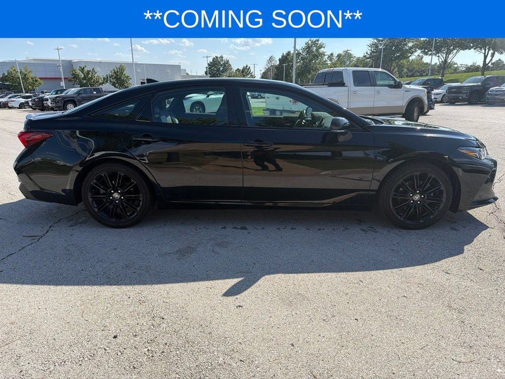 Used 2022 Toyota Avalon XSE FWD image 5