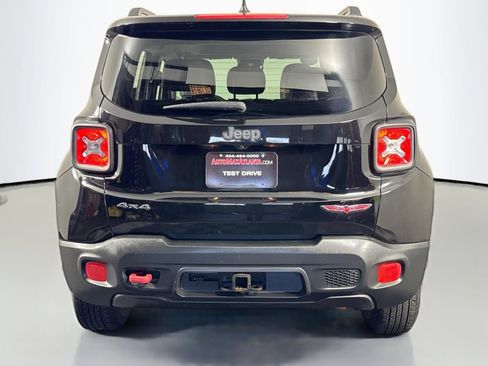 Used 2016 Jeep Renegade Trailhawk w/ Premium Trailhawk Package image 7