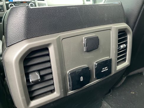 Used 2018 Ford F250 Lariat w/ Lariat Ultimate Package AWD/4WD image 12