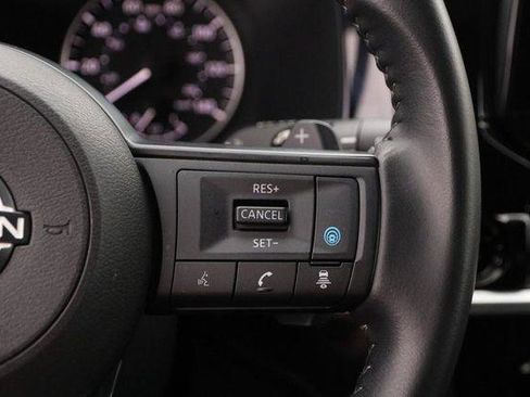 Used 2025 Nissan Pathfinder SV FWD image 14