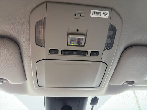 Used 2022 Toyota Highlander LE AWD/4WD image 33