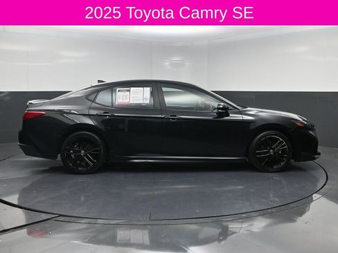 Used 2025 Toyota Camry SE FWD image 4