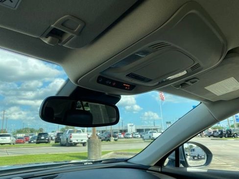 Used 2023 Buick Envision Essence image 38