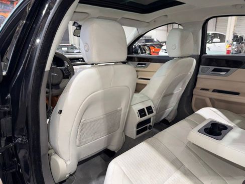 Used 2016 Jaguar XF Prestige image 42