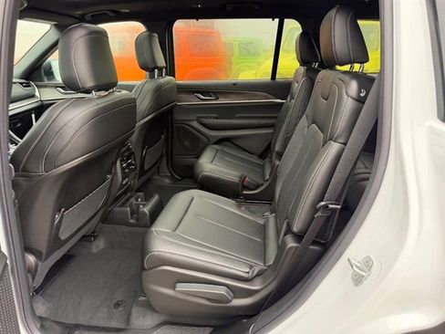 New 2025 Jeep Grand Cherokee L Limited w/ Luxury Tech Group II image 10