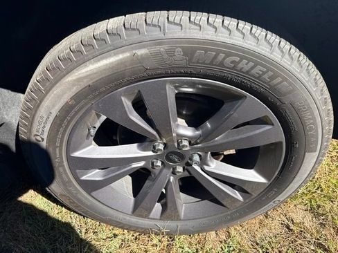 Used 2024 Ford Explorer XLT w/ Equipment Group 202A AWD/4WD image 6