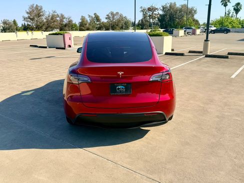 Used 2024 Tesla Model Y Long Range RWD image 9