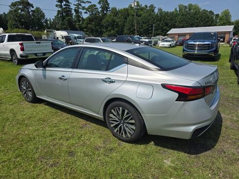 Used 2024 Nissan Altima 2.5 SV FWD image 5