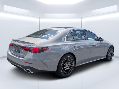 New 2026 Mercedes-Benz E 450 4MATIC Sedan image 3