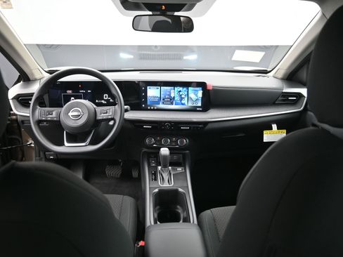 New 2026 Nissan Kicks S image 18