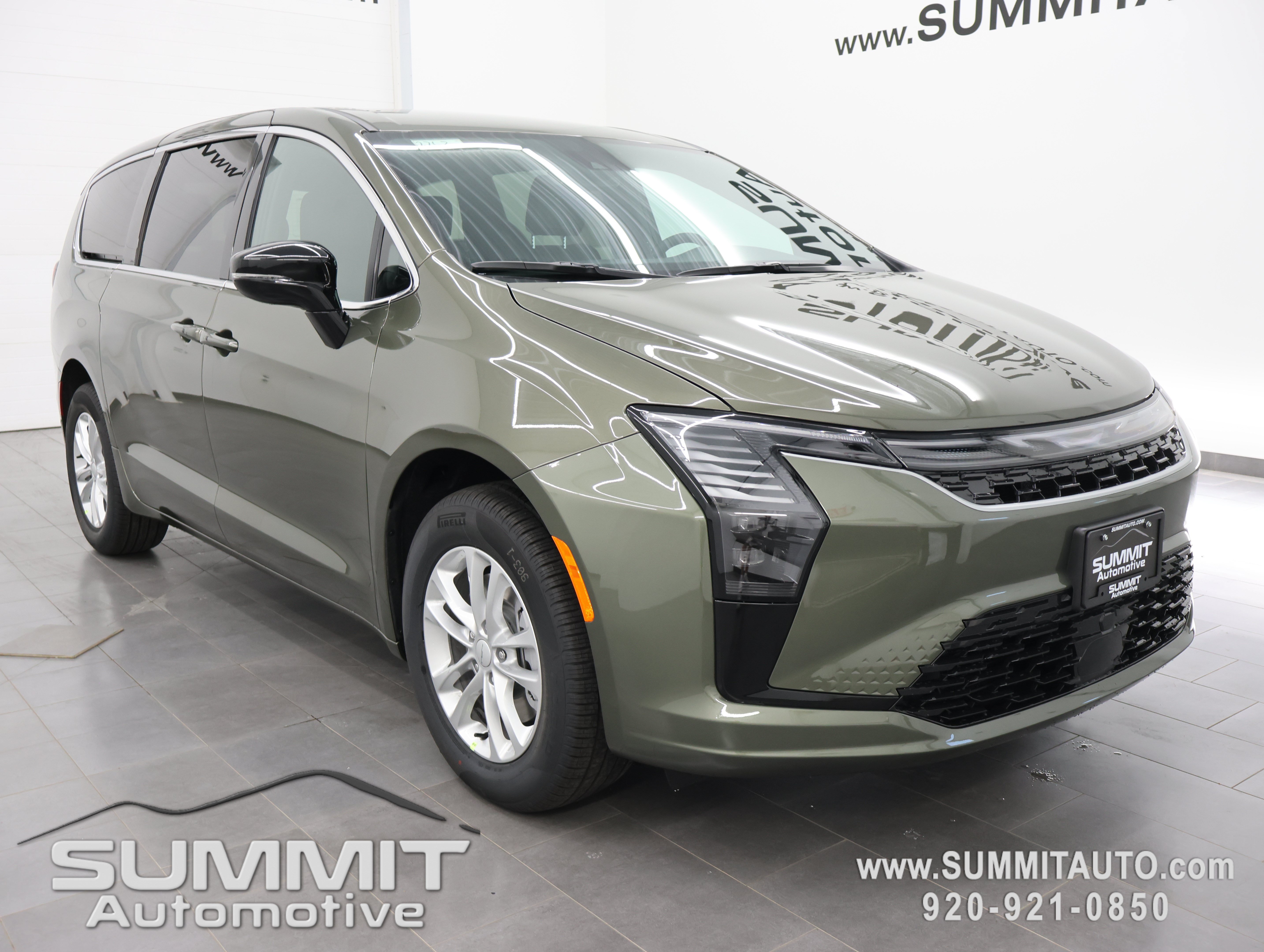 New 2027 Chrysler Pacifica Select AWD/4WD image 2