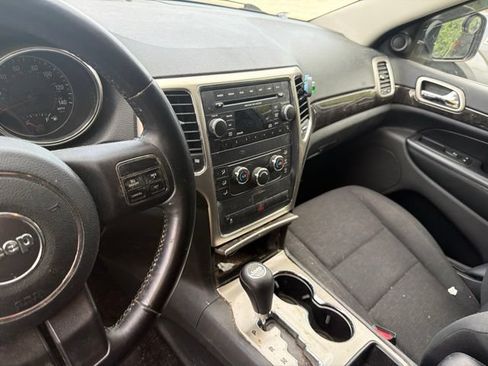 Used 2012 Jeep Grand Cherokee Laredo w/ Laredo E Group AWD/4WD image 22