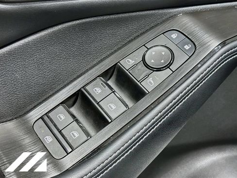 Used 2025 Nissan Rogue SV w/ SV Premium Package AWD/4WD image 19