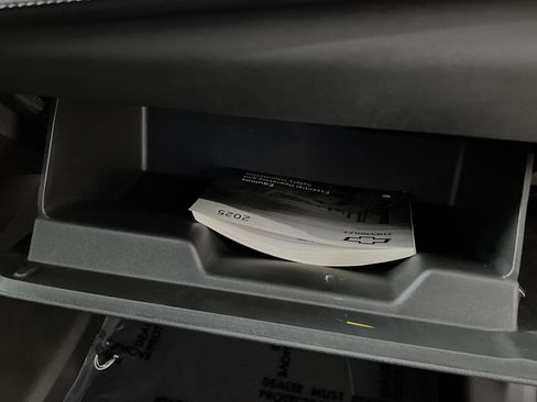 Used 2025 Chevrolet Equinox LT image 35