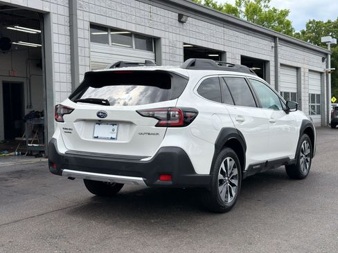 Used 2023 Subaru Outback Limited AWD/4WD image 9