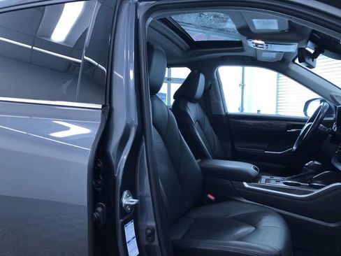 Used 2021 Toyota Highlander Limited image 21