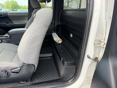 Used 2021 Toyota Tacoma SR image 9