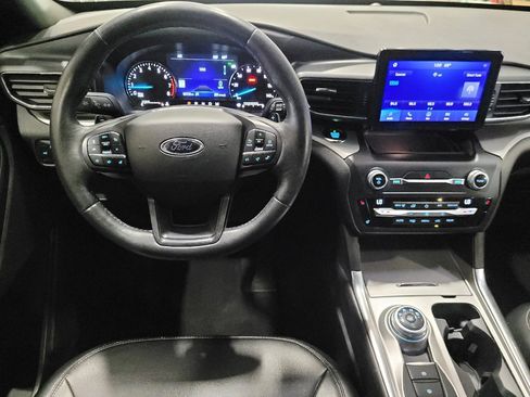 Used 2020 Ford Explorer XLT w/ Equipment Group 202A AWD/4WD image 22