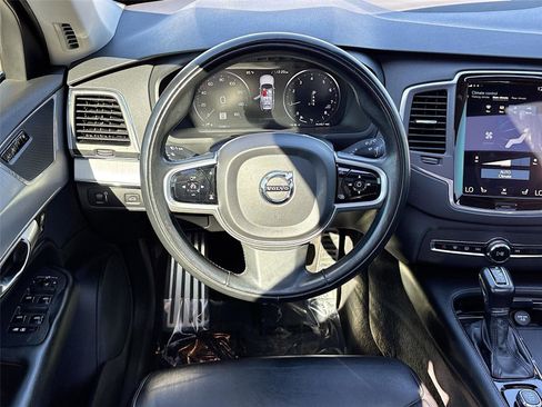Used 2021 Volvo XC90 T5 Momentum w/ Climate Package image 24