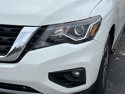 Used 2017 Nissan Pathfinder SV image 9
