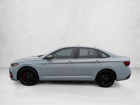 Used 2025 Volkswagen Jetta GLI Autobahn FWD image 9
