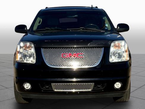 Used 2010 GMC Yukon XL Denali image 3