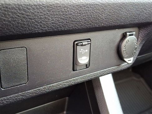 Used 2017 Toyota Tacoma SR5 image 23