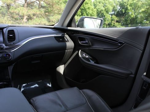 Used 2017 Chevrolet Impala Premier w/ Enhanced Convenience Package FWD image 11