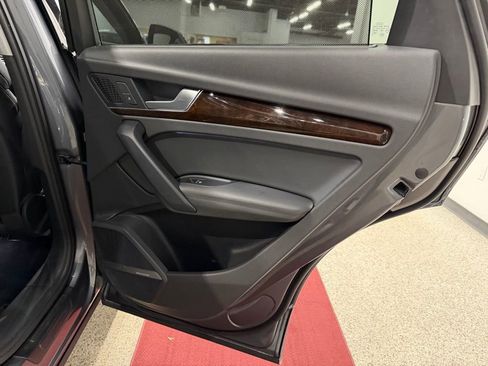 Used 2019 Audi Q5 2.0T Premium Plus w/ Premium Plus Package image 30