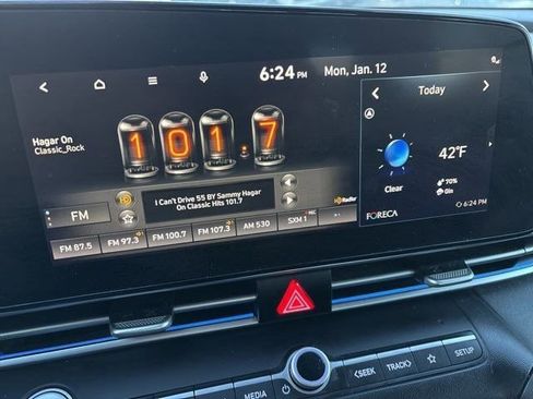 Used 2022 Hyundai Elantra Limited image 22