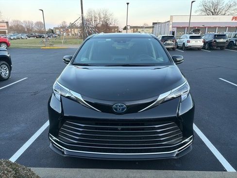 Certified 2023 Toyota Sienna Platinum image 11