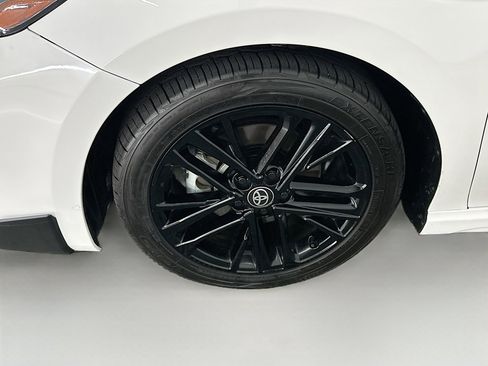 Used 2025 Toyota Camry SE FWD image 11