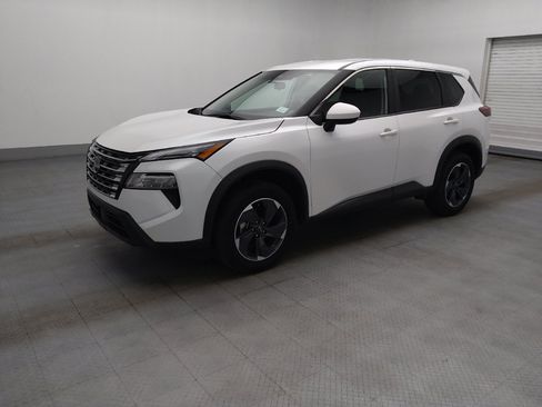Used 2024 Nissan Rogue SV FWD image 2